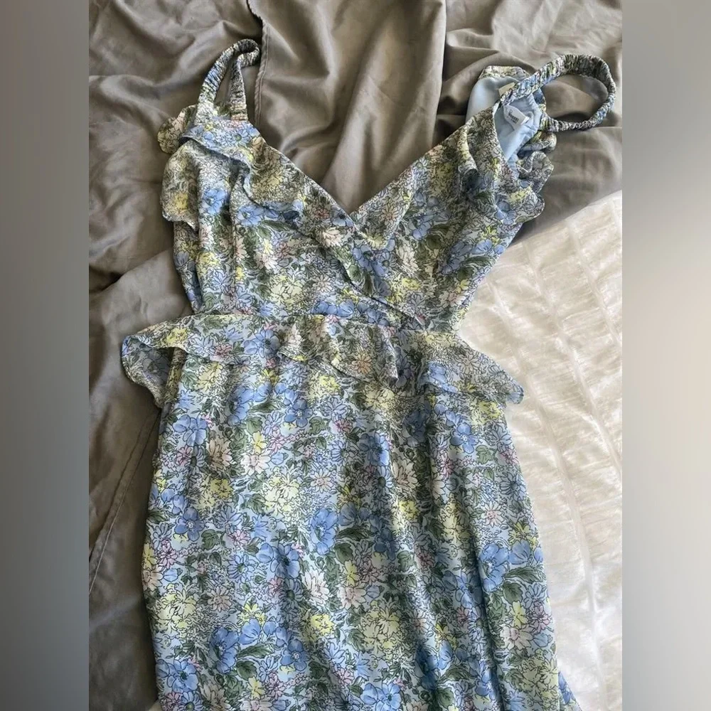 ASTR Wildflower  Blue Multi Floral Midi  Dress size Medium - Picture 7 of 11